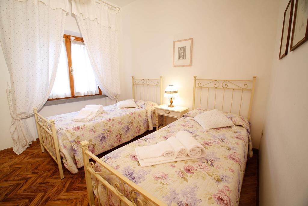 مونتيلوبو فيورنتينو Casa Montecuccoli الغرفة الصورة